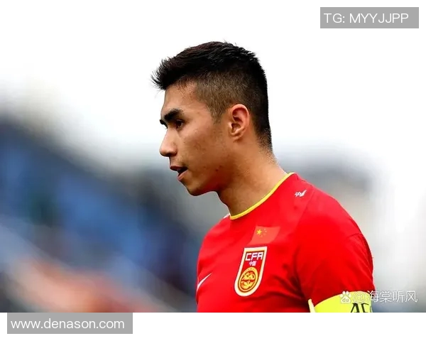 年轻足球球星转型教练引领新一代球员成长之路