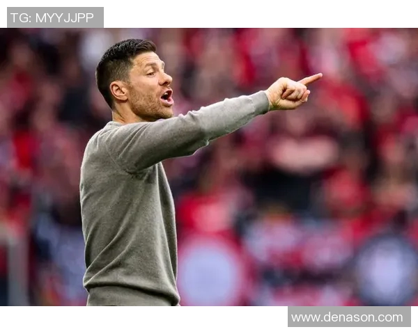 德国足球球星穿西服亮相引热议展现绅士风范与赛场激情并存