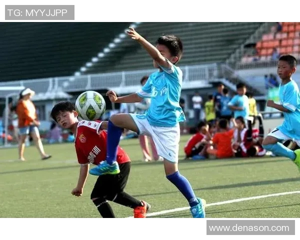 足球娃娃球星成长之路与激情赛场的辉煌瞬间